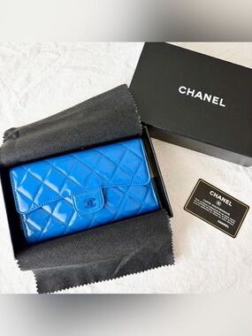 CHANEL 13C Cruise Portefeuille Rabat Blue Patent Quilted CC Long Flap Wallet NIB